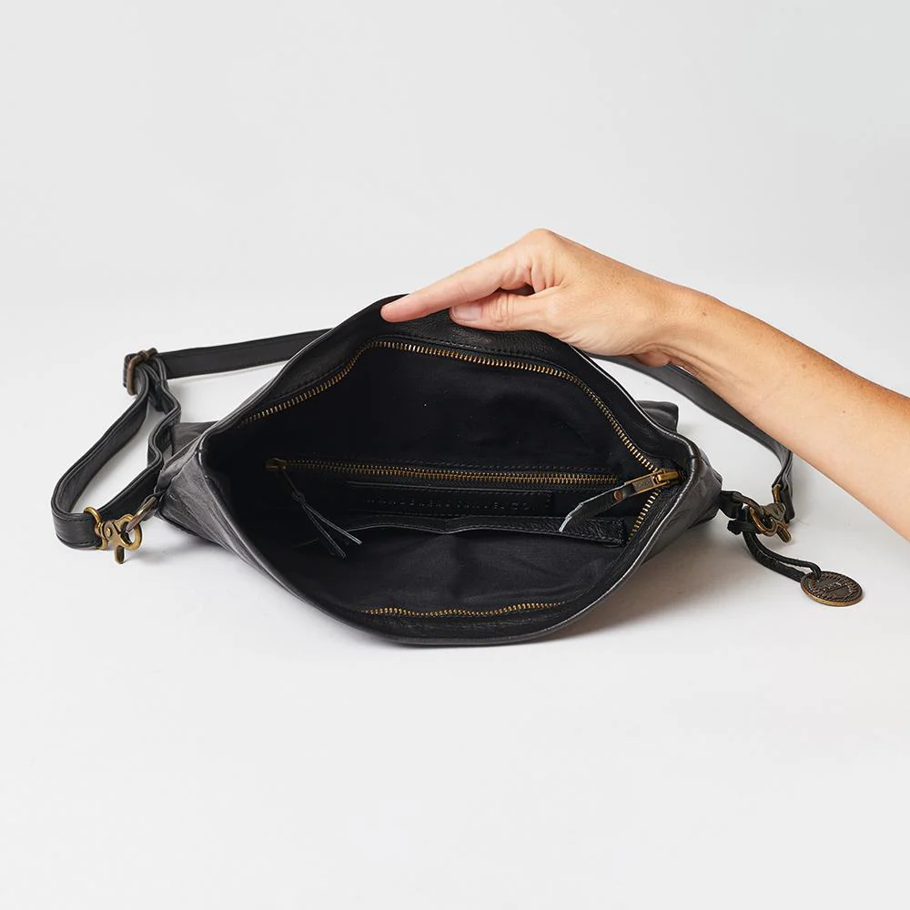 The Garda crossbody clutch - Image 11