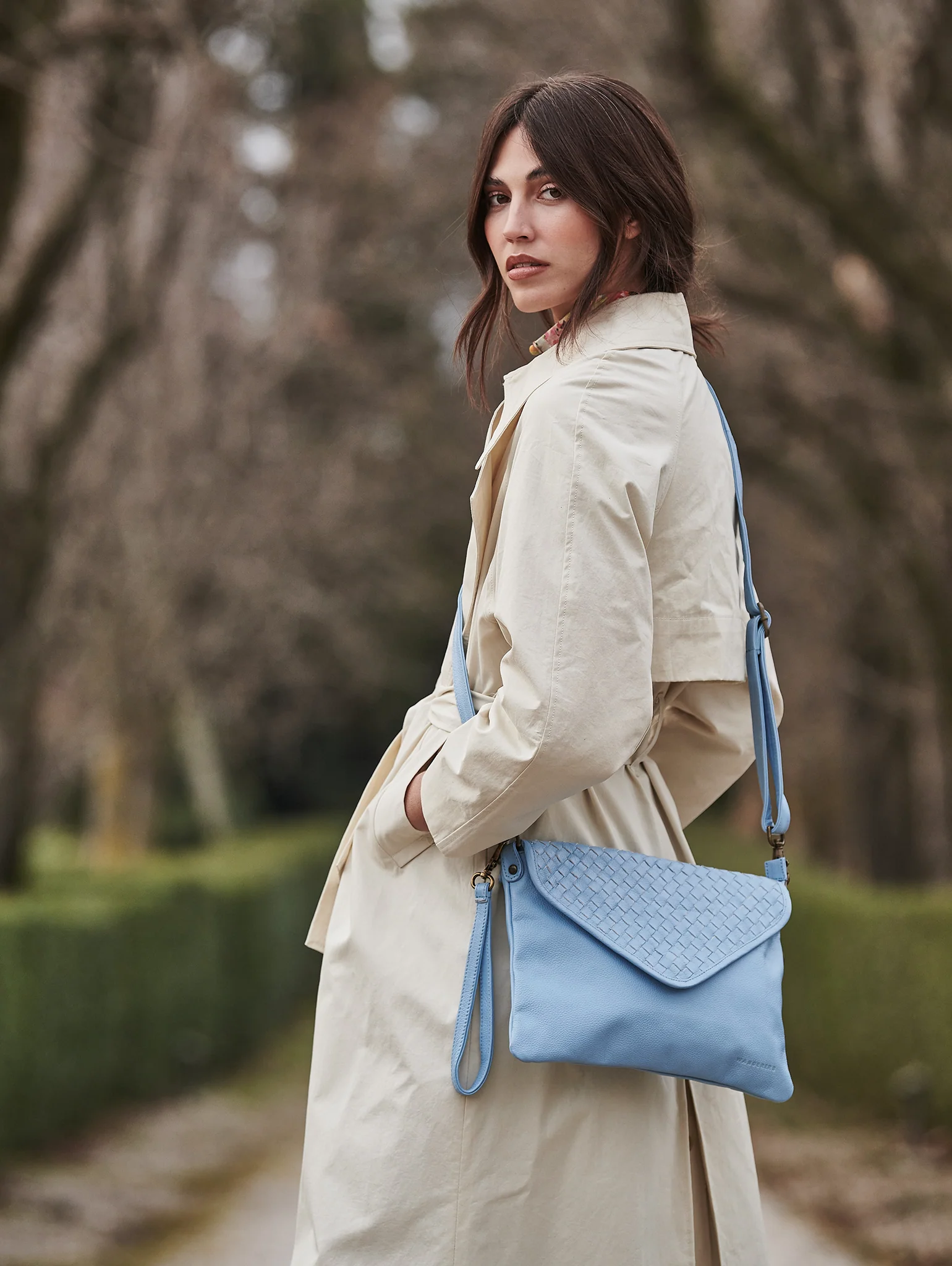 The Marseille Woven Crossbody Clutch [SECOND] - Image 186
