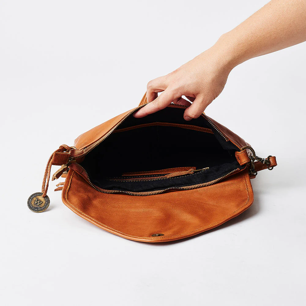 The Marseille Woven Crossbody Clutch [SECOND] - Image 20