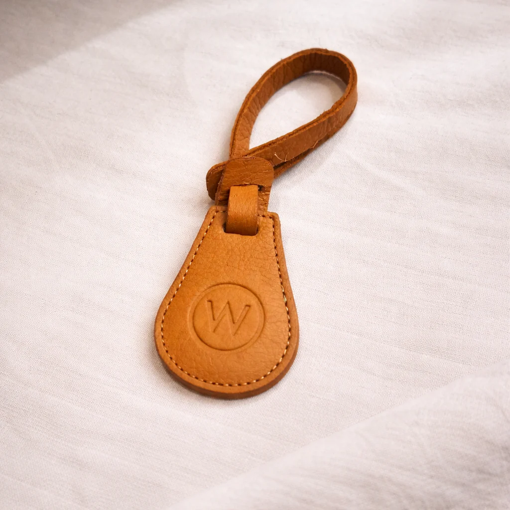Wanderers Leather Long Loop AirTag Holder - Image 40
